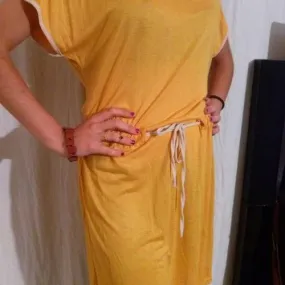 Robe petite manches en viscose couleur ocre