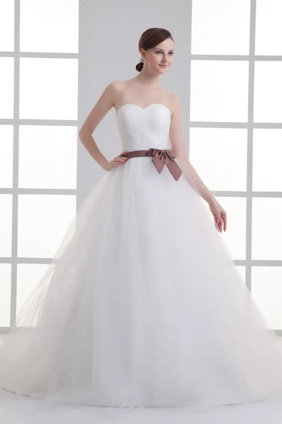 Robe prinsesse de mariée simple en tulle ceinturé de nœud papillon